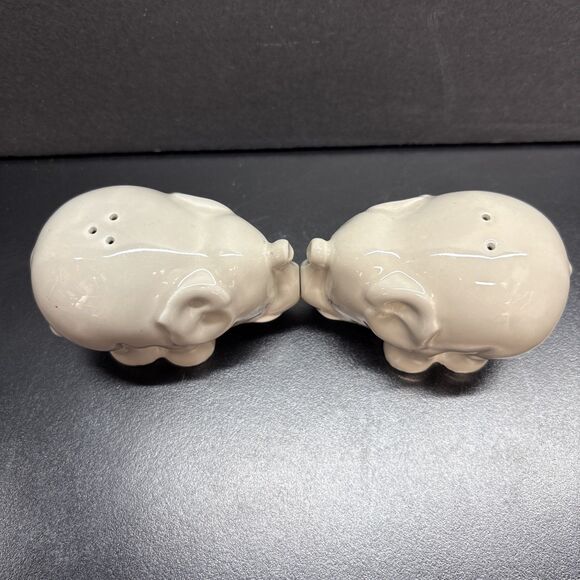 Elephants Set Of Magnetic Salt And Pepper Shakers - Picture 3 of 6